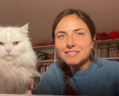 Martina Cecchetti con su gata