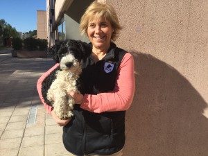 Marga Macías con un futuro perro de asistencia